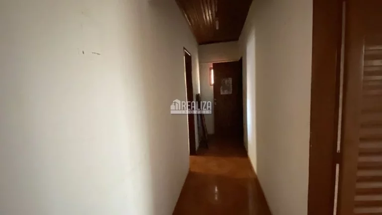 Imagem Excelente Casa à Venda em Uberaba - 2 Dormitórios, 5 Garagens no Bairro Boa Vista