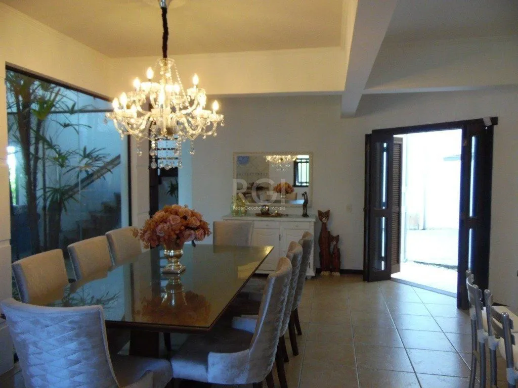 Imagem Casa para Venda - 410m², 5 dormitórios, sendo 5 suites, 5 vagas - Centro