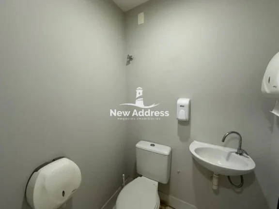 Imagem Sala comercial pronta para uso, 30 m², com vaga, ar-condicionado e portaria 24h. Localização estratégica perto da Terceira Ponte e do Hospital V.V.