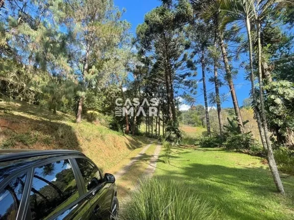 Imagem Casa em condomínio de luxo em Itaipava, Petrópolis-RJ: 4 quartos, 2 suítes, 3 banheiros, 10 vagas, 800m². Imperdível!