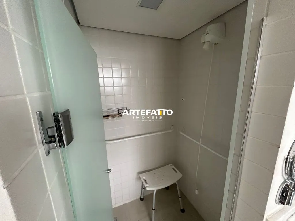Imagem Este apartamento reformado está localizado em uma das regiões mais práticas