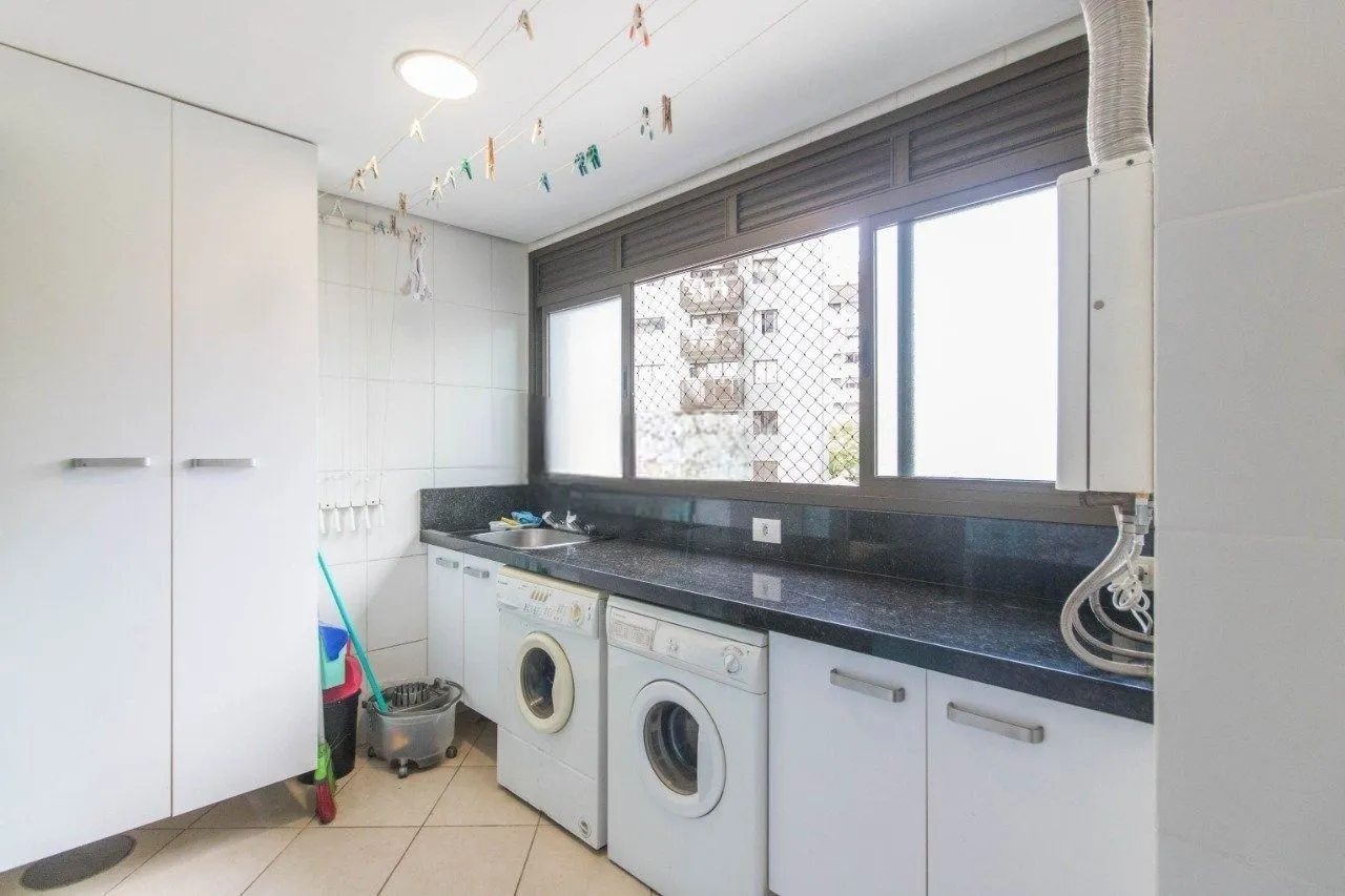 Imagem Apartamento com 3 suítes e 3 vagas de garagem no bairro Rio Branco em POA/RS