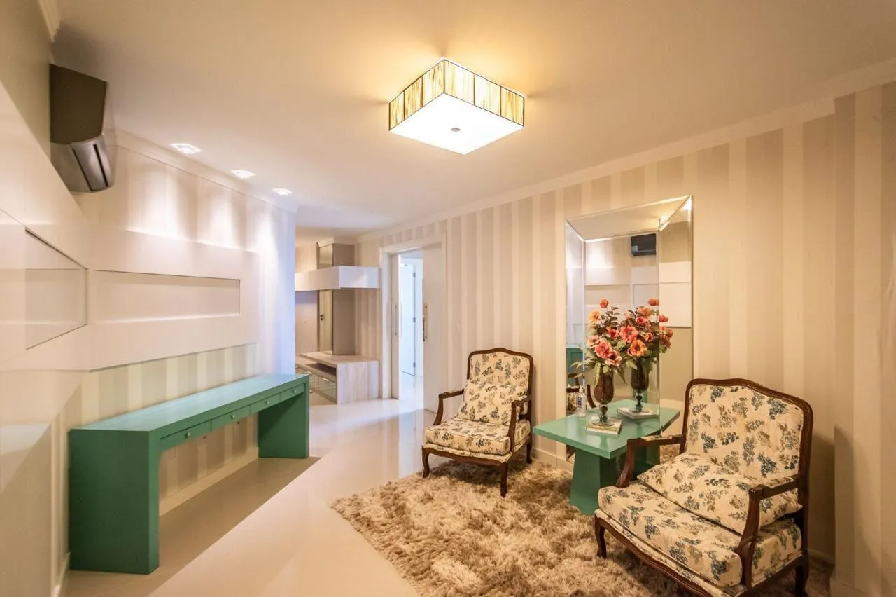 Imagem Apartamento com vista para o mar à venda com 202m2 por R$ 3.900.000,00