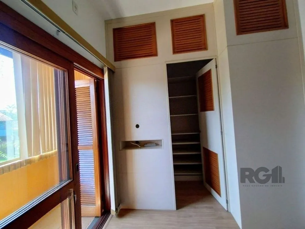Imagem Casa de 3 dormitórios no bairro Ipanema - Porto Alegre
