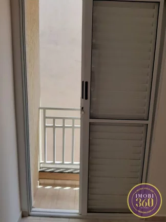 Imagem Casa em Condomínio Fechado com 02 Suítes com 02 vagas de garagem na Vila RéRé
