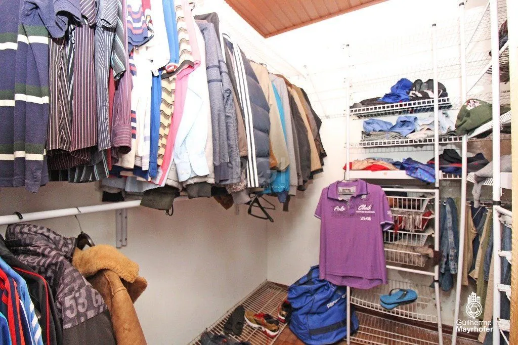 Imagem Casa para Venda - 202m², 4 dormitórios, sendo 1 suites, 3 vagas - Petrópolis