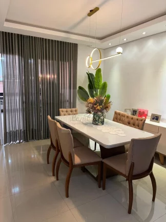 Imagem Casa em Condomínio de Luxo em Cuiabá-MT - 3 Quartos, 1 Suíte, 3 Salas, 2 Banheiros, 2 Vagas de Garagem - 158m². Venha Conferir!