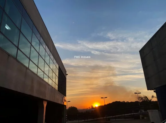Imagem Galpão com 1.415m2 em Cotia/SP