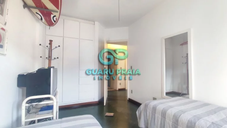 Imagem 3 dormitórios, sendo 1 suíte com sacada, banheiro social e de serviço, totalizando 3 banheiros, sala ampla para dois ambientes com sacada, cozinha e lavanderia, 1 vaga de garagem.
