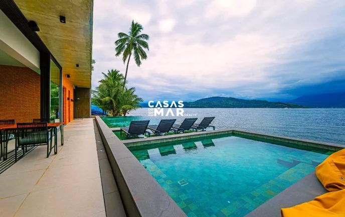 Imagem Residência de luxo à beira-mar com vista panorâmica e estrutura completa em Angra dos Reis