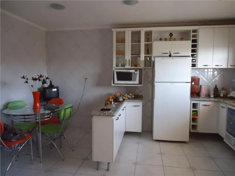 Imagem Imperdível oportunidade: Casa à venda em Valinhos-SP, Jardim Europa, 3 quartos, 1 suíte, 2 salas, 4 banheiros, 2 vagas, 330m².