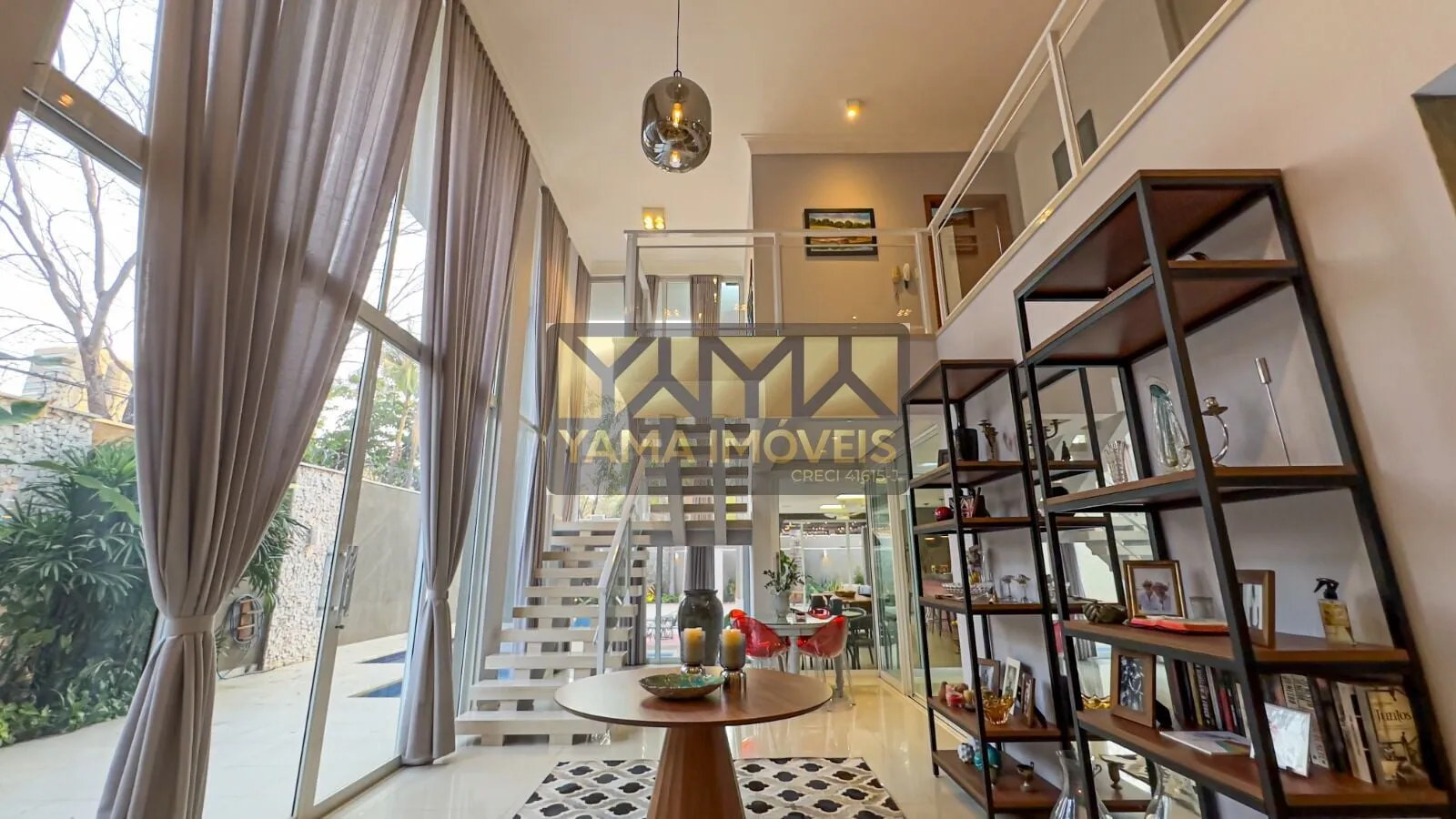 Imagem Condomínio Ipê Amarelo - Casa de Alto Padrão com 4 Suítes, 587 m², Piscina e Espaço Gourmet - Condomínio Ipê Amarelo, Vila do Golfe