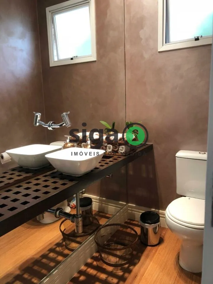 Imagem VENDE CASA em CONDOMÍNIO FECHADO no Campo Belo com 3 Suítes e 5 Vagas
