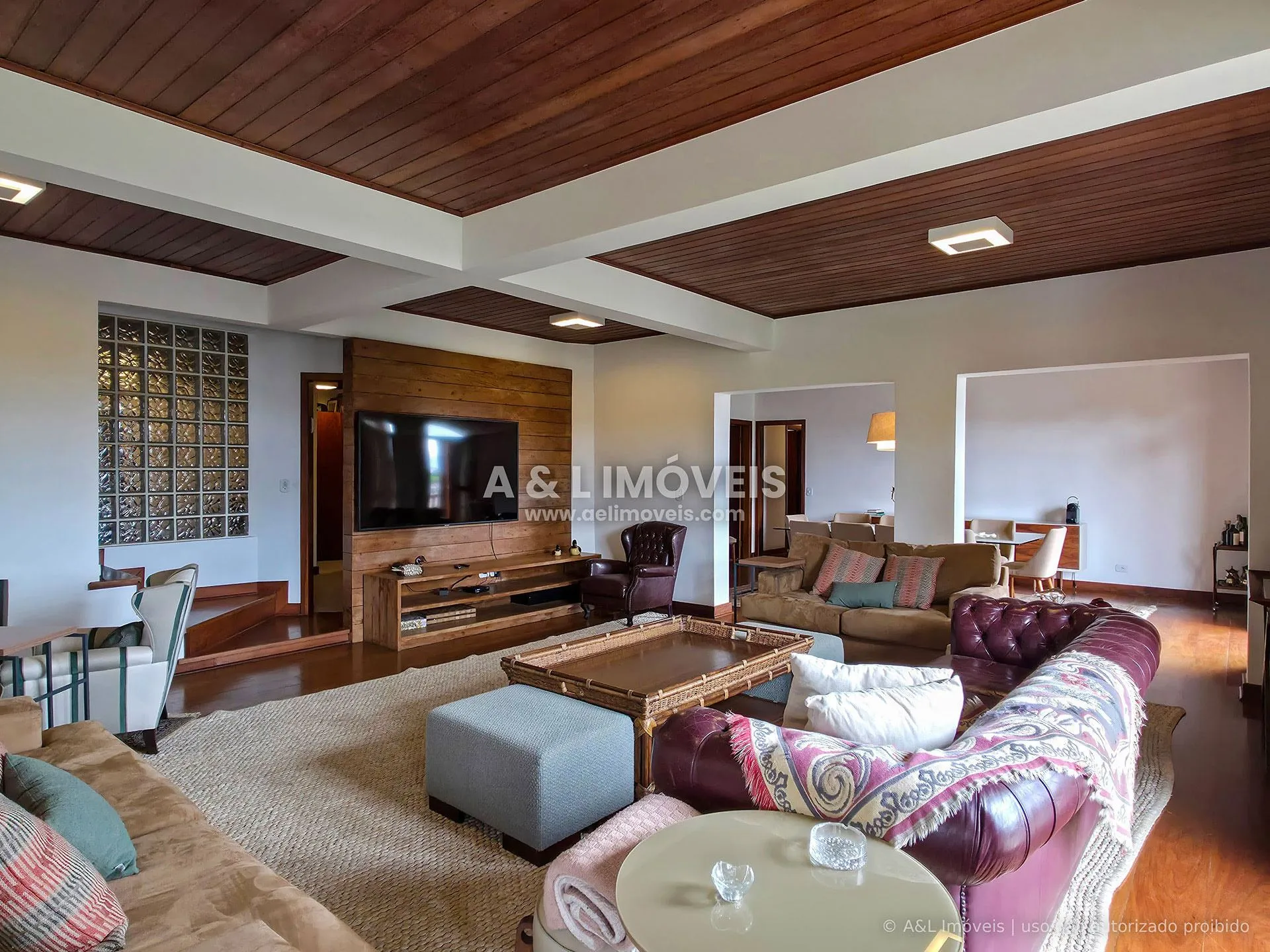 Imagem Casa com lareira, calefação e jardim no Alto do Capivari
