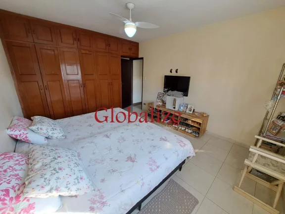 Imagem Apartamento com 131m², 2 quartos, varanda, dependência, vaga demarcada por R$720.000,00 no Gonzaga em Santos