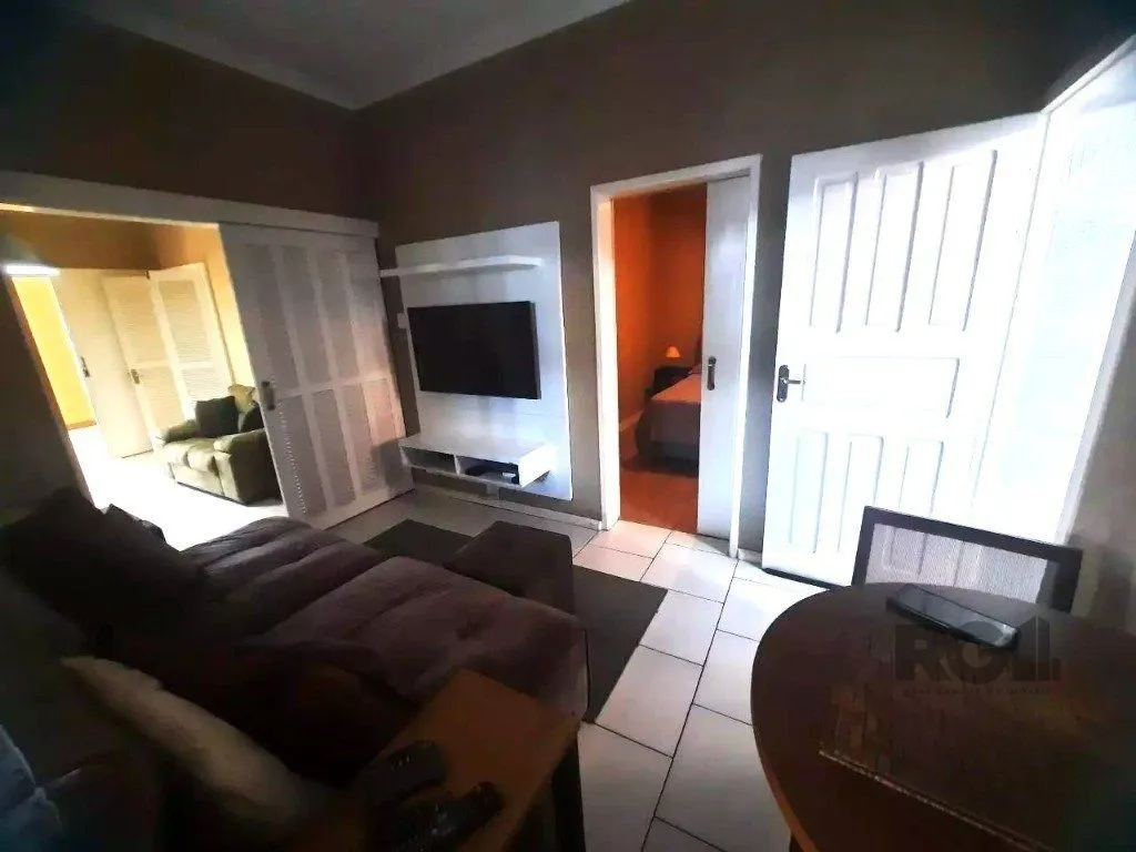 Imagem Casa de 3 dormitórios, no bairro Glória