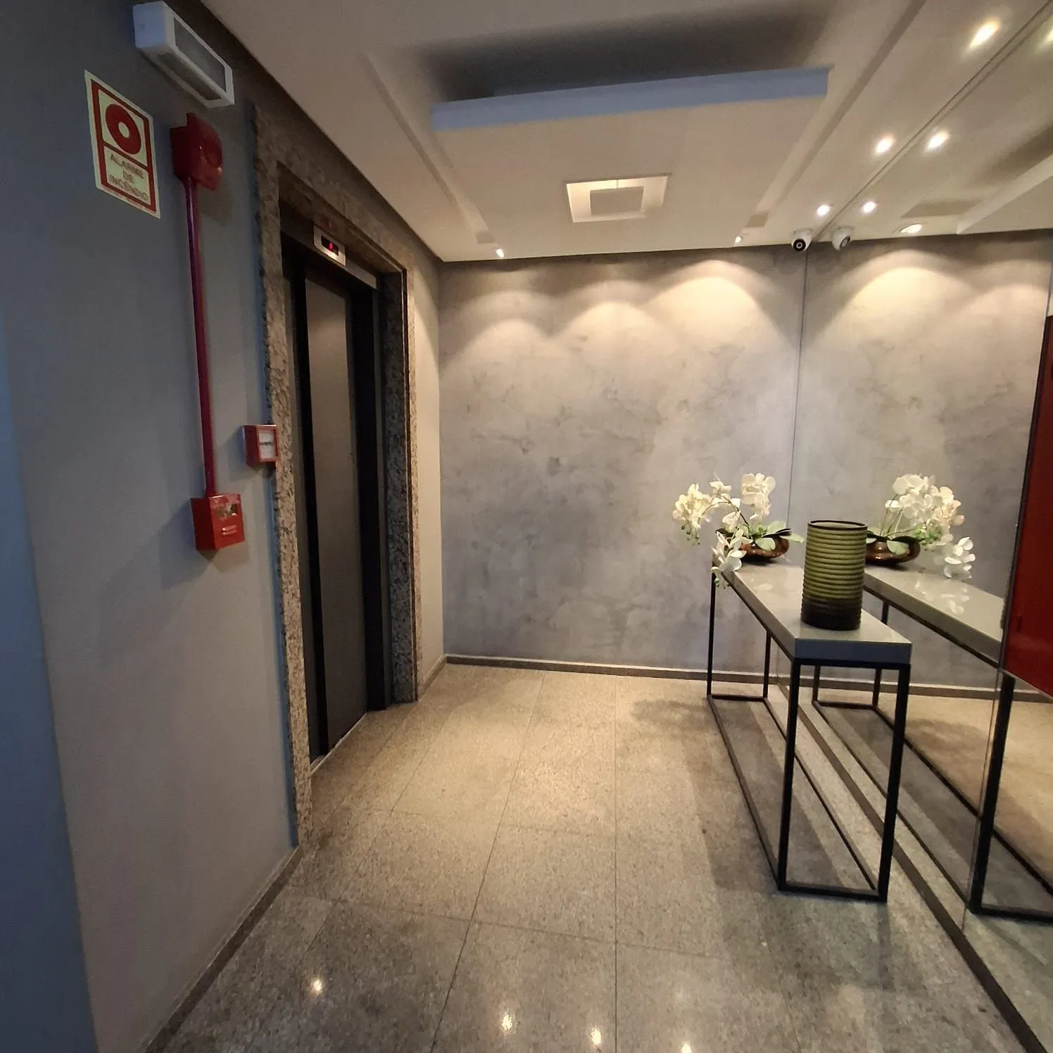 Imagem Sala Comercial com vaga para um carro escriturada