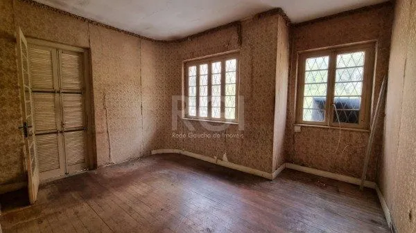 Imagem Casa para Venda - 200m², 2 dormitórios, 1 vaga - Moinhos de Vento