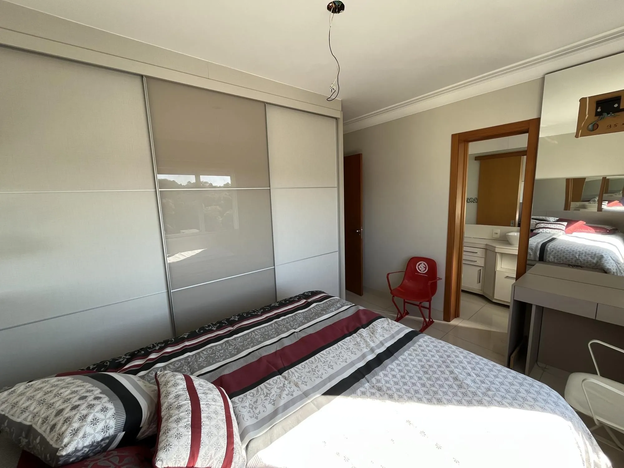 Imagem Apartamento de 2 quartos, suíte e 2 vagas garagem bairro São João Porto Alegre