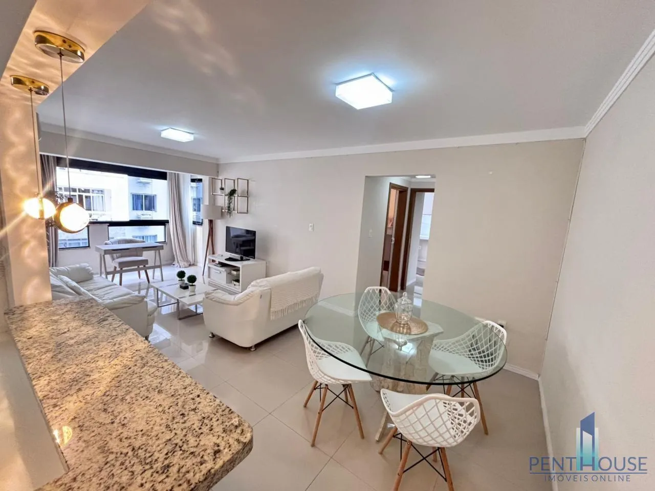 Imagem Apartamento Quadra Mar para Venda em Balneário Camboriú, CENTRO, 2 dormitórios, 1 suíte, 2 banheiros, 2 vagas