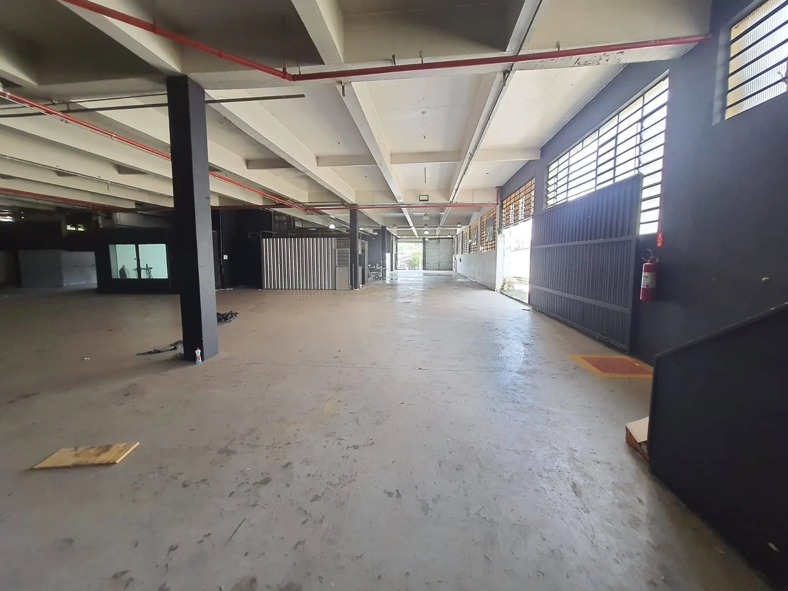 Imagem Galpão Comercial e Industrial em Alphaville - Localização Privilegiada Próxima à Estação Antônio João