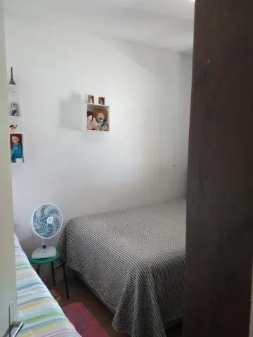 Imagem VENDA DE SOBRADO NO JORDANÓPOLIS, EM ARUJÁ/SP, 80m² c/ 2 quartos, sala de estar, churrasqueira, quintal com vista linda, jardim e 5 vagas CONSULTE-NOS