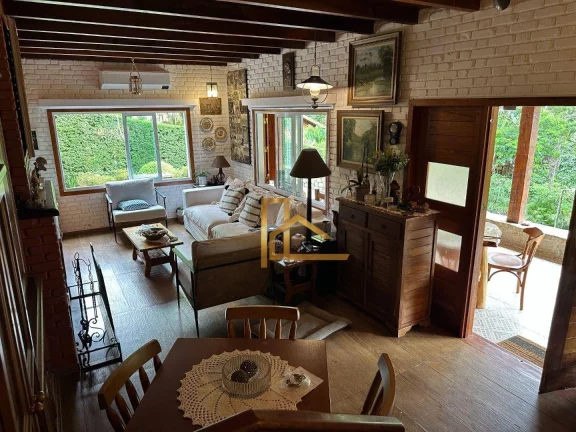 Imagem Encanto e Tranquilidade! Casa Espaçosa com Jardim e Lareira em Condomínio Exclusivo – Teresópolis/RJ ????