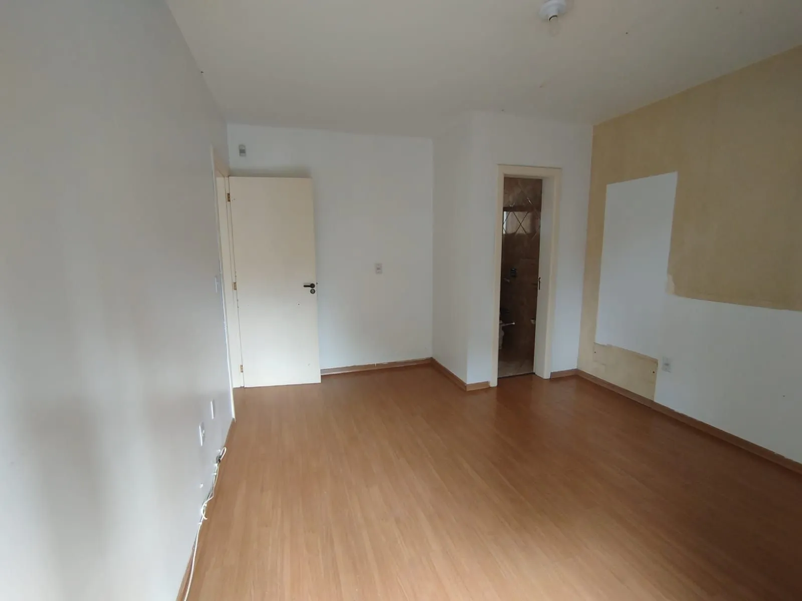 Imagem Casa com 03 quartos e 01 vaga no Bairro Cristal