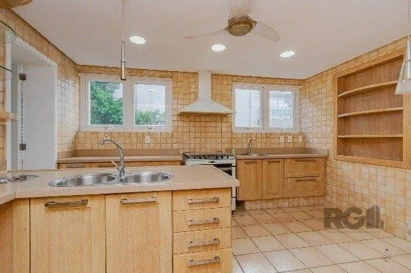 Imagem Vende-se luxuoso apartamento 3 quartos c/ suíte, dependência de empregada, gabinete, 2 vagas cobertas - 283m² - Moinhos de Vento
