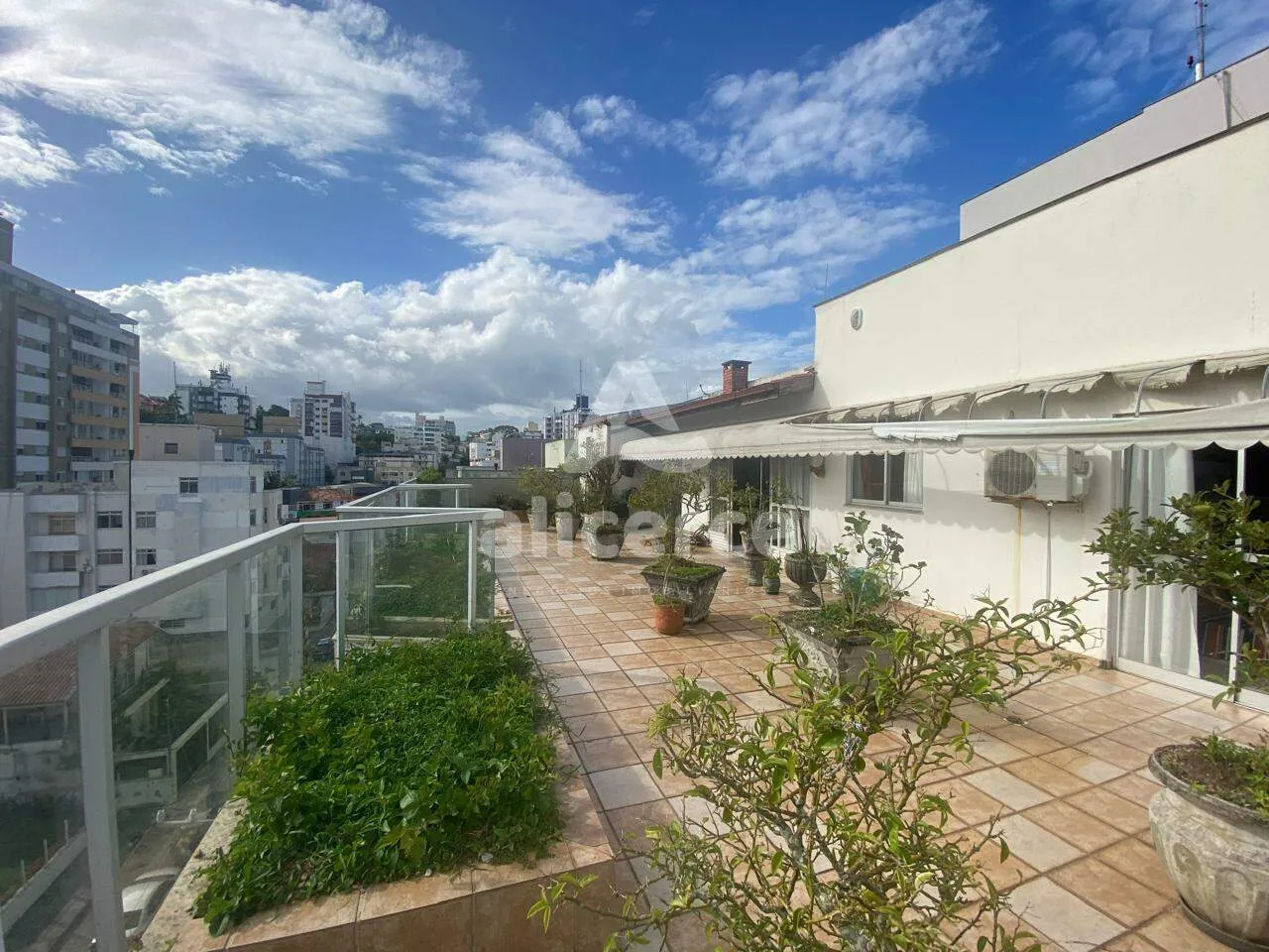 Imagem Cobertura à venda com 3 quartos 1 suíte, 232m² em Coqueiros Florianópolis