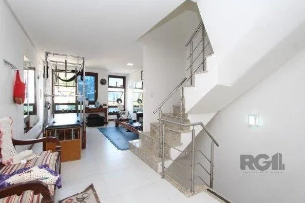 Imagem Casa para Venda - 180m², 3 dormitórios, sendo 3 suites, 3 vagas - Hípica