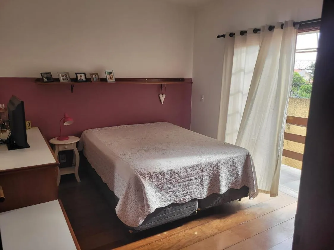 Imagem Encantadora Casa Térrea no Charmoso Bairro Nova Suíça em Valinhos