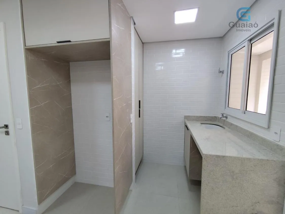 Imagem Vendo Apartamento Reformado, 02 suítes, 01 vaga garagem demarcada p/ carro elétrico, Lazer Completo, 50 metros da praia, Aparecida, Santos/SP