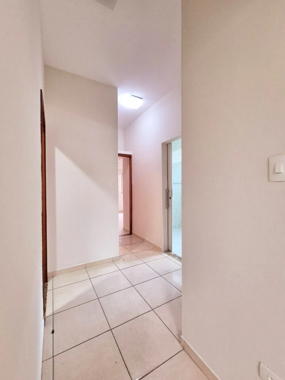 Imagem Oportunidade Imperdível: Casa Comercial a 5 Min do Centro, Perfeita para Empresas com Ampla Estrutura e Localização Estratégica