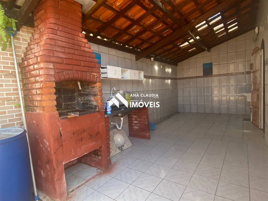 Imagem Casa a Venda Lote inteiro com picina.