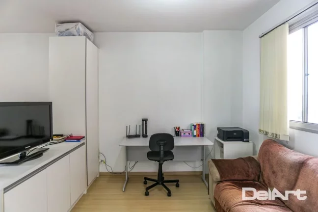 Imagem Stúdio residencial c/ sacada - 01 quadra do Shopping Curitiba - andar alto - 35,05m2 privativos - Semi-mobiliado - R$ 370.000,00.