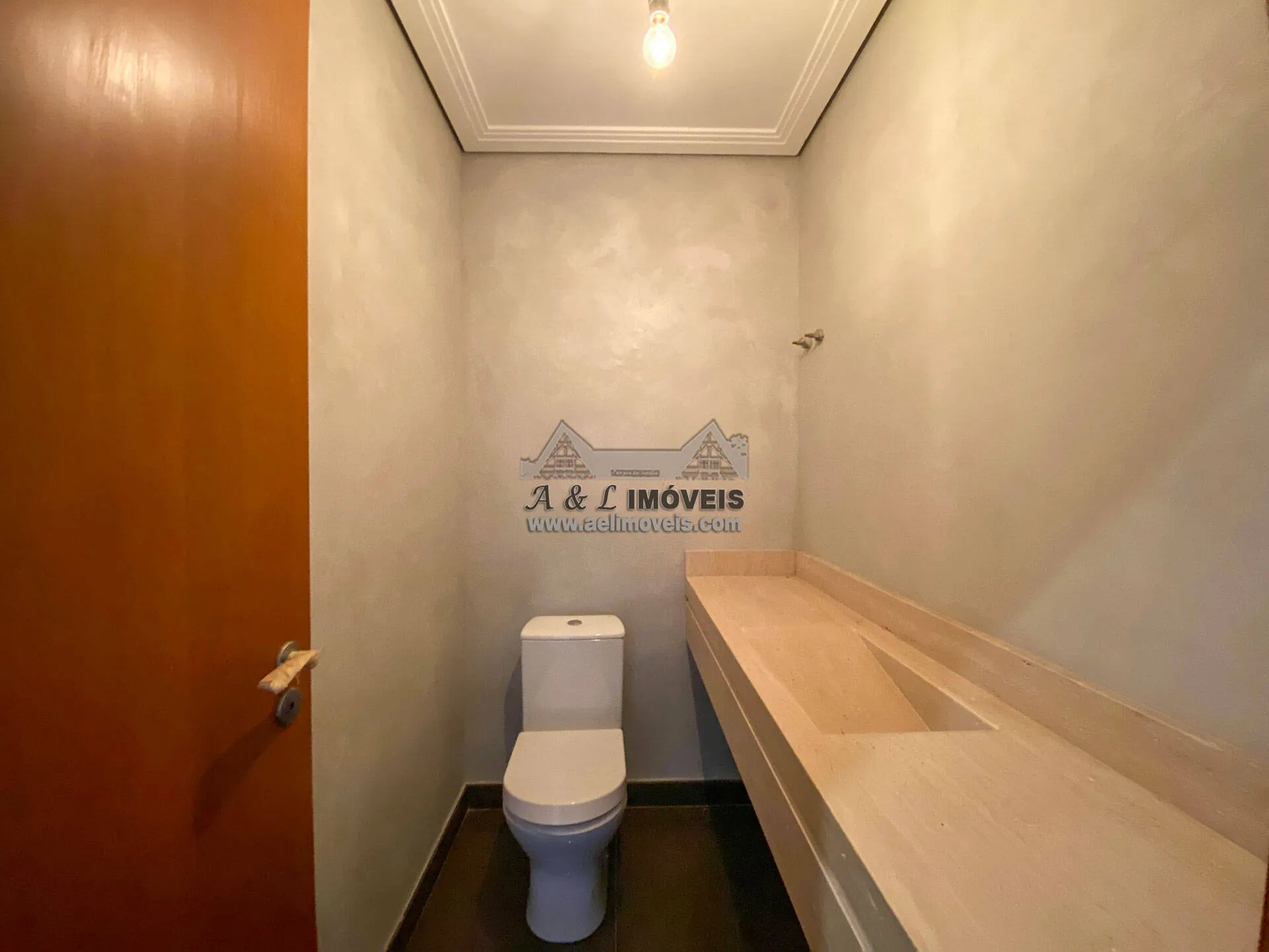 Imagem Casa em Campos do Jordão - Com 05 suítes em condomínio exclusivo