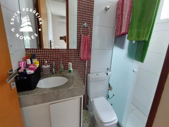 Imagem 3 quartos sendo uma suíte com varanda duas vagas de garagem no Centro de Guarapari a 150 metros da orla da Praia das Castanheiras