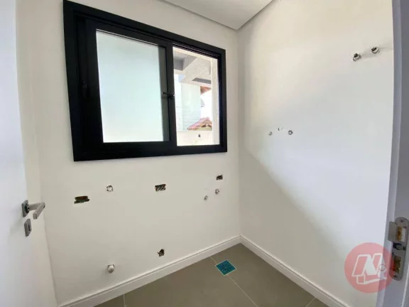 Imagem No bairro Tristeza, casa em condomínio com 2 andares, 3 dormitórios, suíte e 2 vagas.