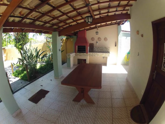 Imagem Casa a 50 metros do mar com um belo jardim