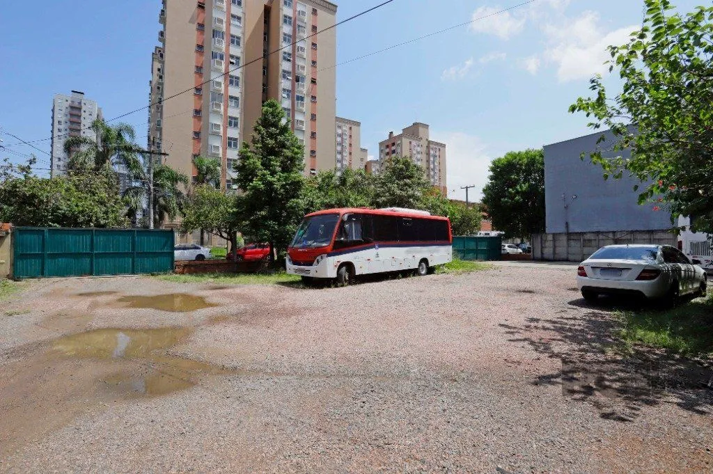 Imagem Vendo com exclusividade, 50m da PUC, terreno com 960 m2, 30,00m x 32,00m