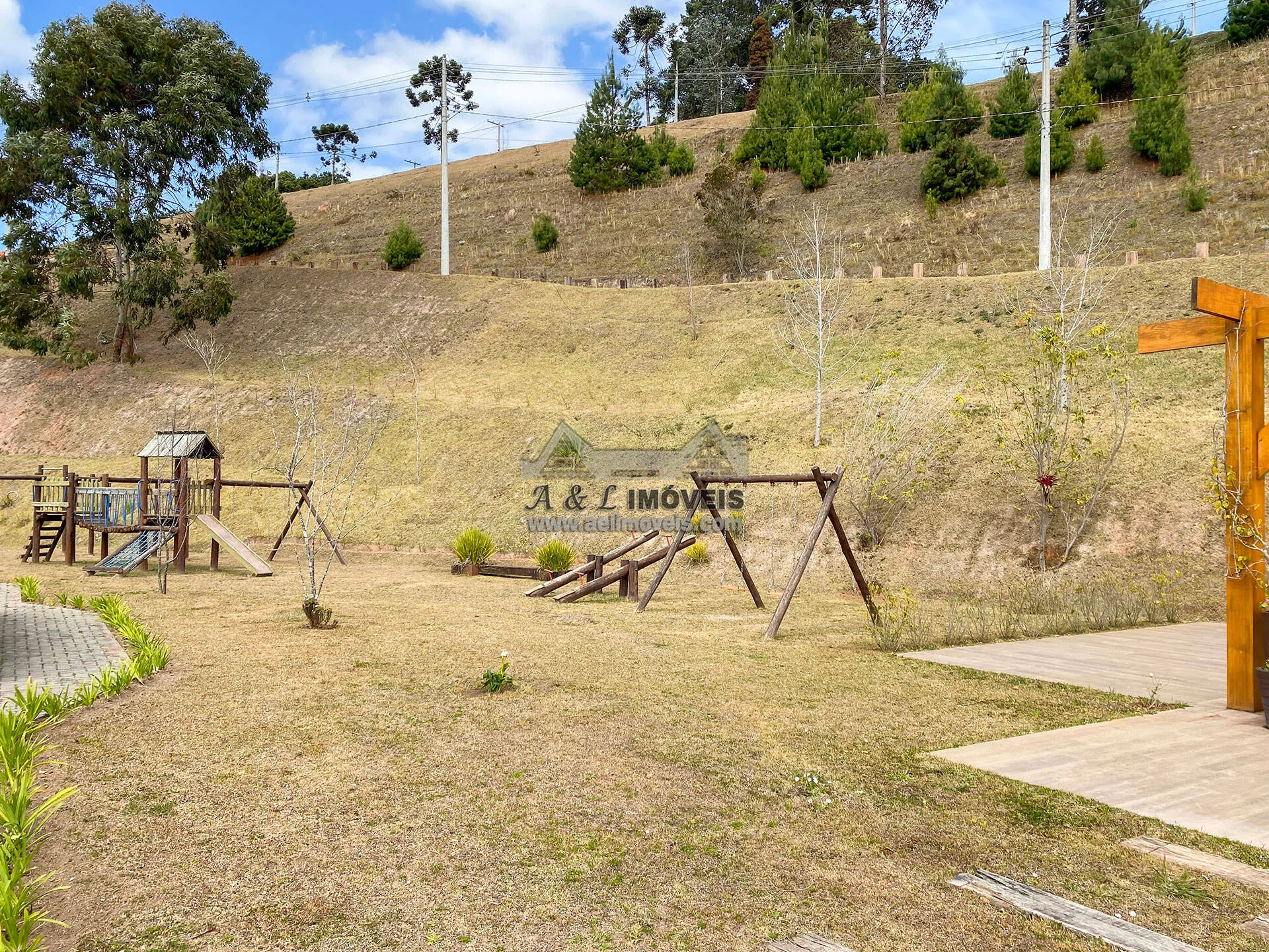Imagem Terreno à venda em Campos do Jordão - Em loteamento de alto padrão