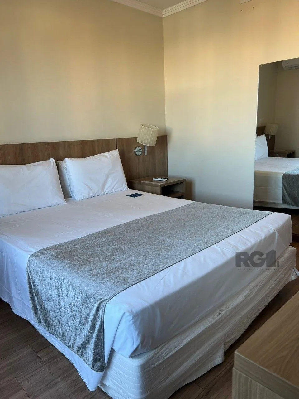 Imagem Flat semimobiliado, uma vaga, no bairro Praia de Belas em Porto Alegre