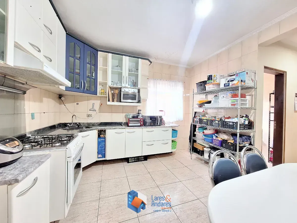 Imagem Sobrado para venda em Jardim Cecy com 2 quartos, 210m²