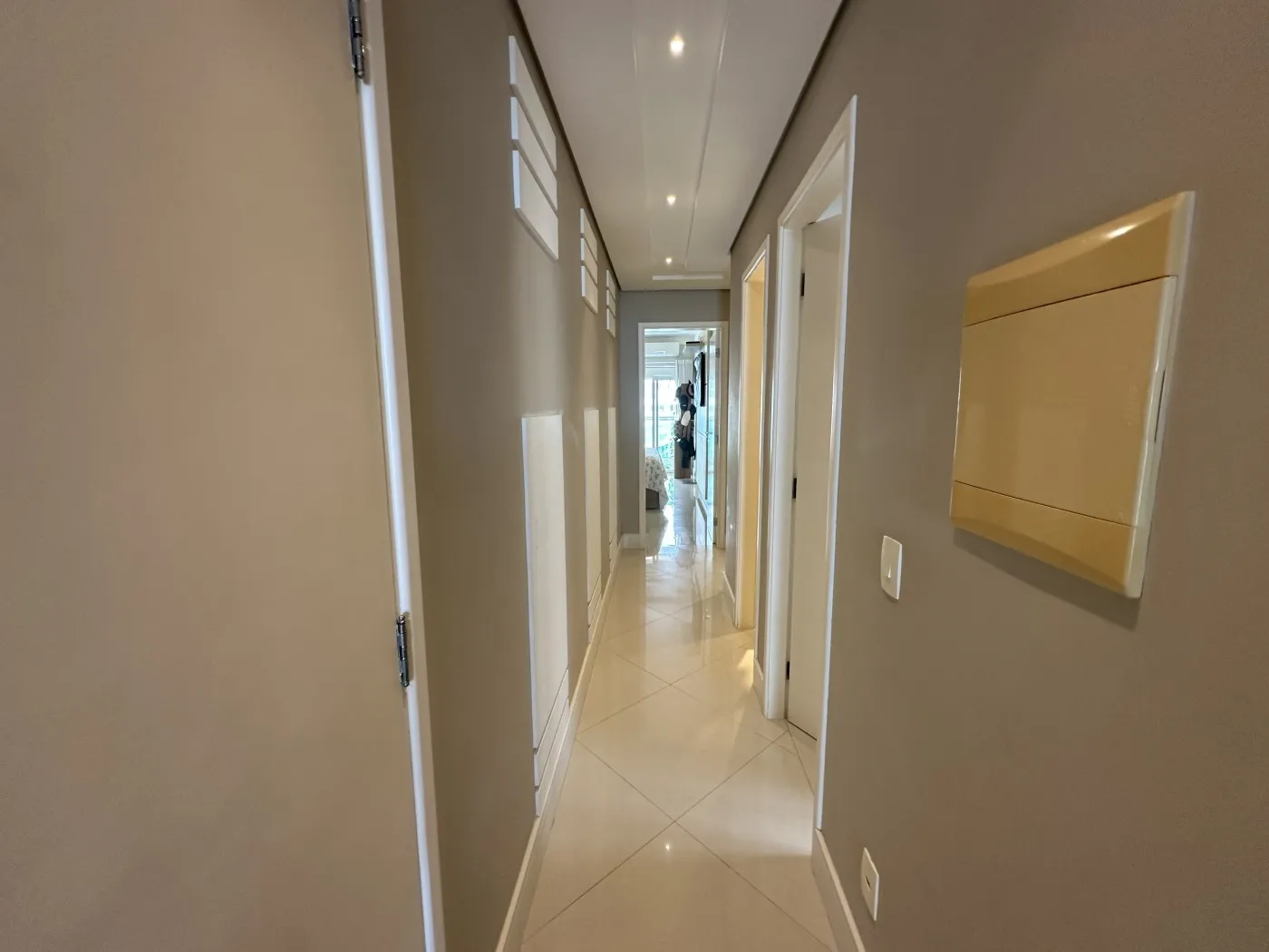 Imagem Apartamento para Locação, Centro, 4 dormitórios, 3 suítes, 4 banheiros, 2 vagas