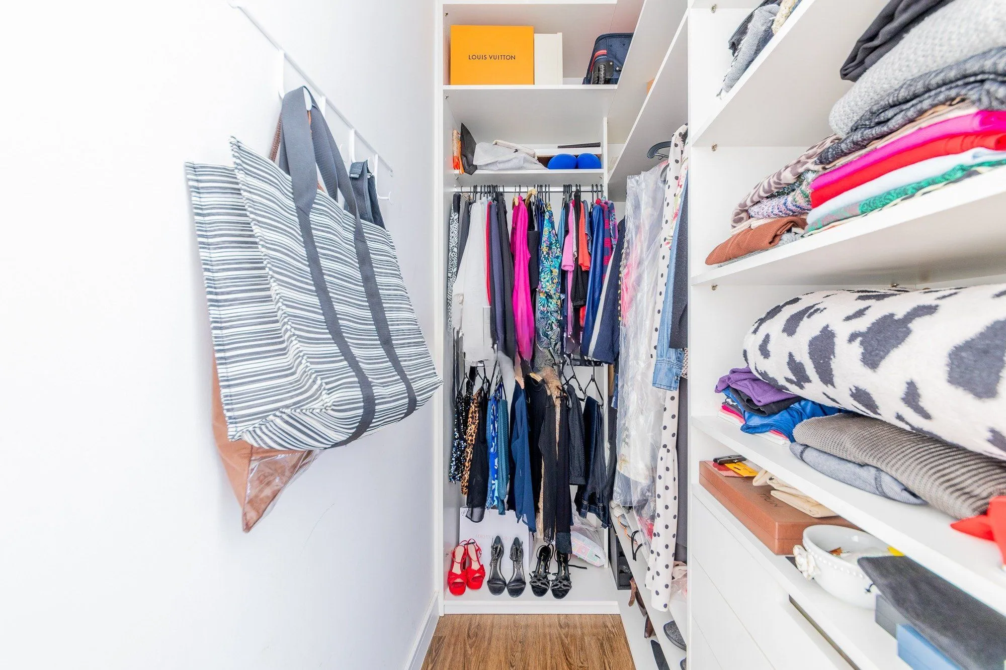 Imagem Apartamento com 3 quartos e 79m² à venda em Passo da Areia - Rua Bezerra De Menezes, Passo Da Areia, Porto Alegre