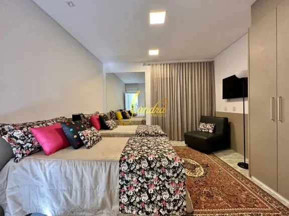 Imagem Belíssima Sobrado no Condomínio Enseada! Estilo Contemporâneo, composto por 05 suítes com sacada