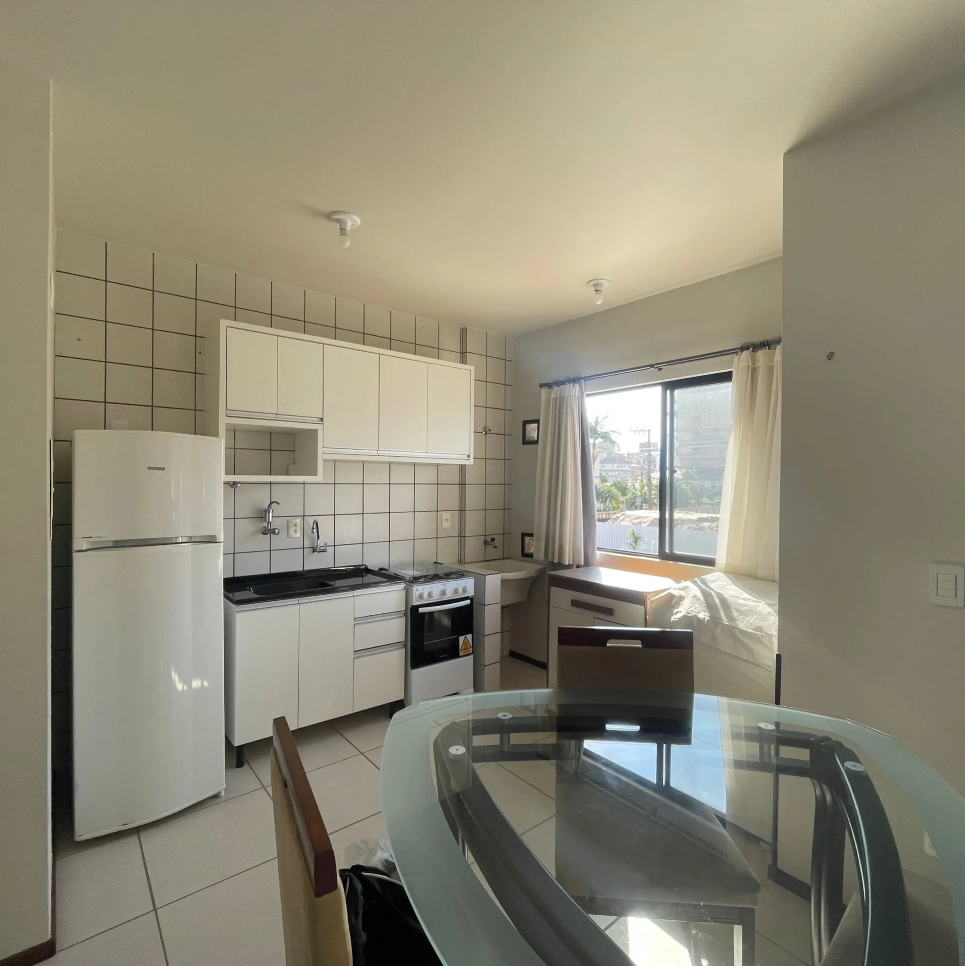 Foto do imóvel Apartamento de um dormitório, semimobiliado, para locação anual em Rodovia Jornalista Maurício Sirotsky Sobrinho