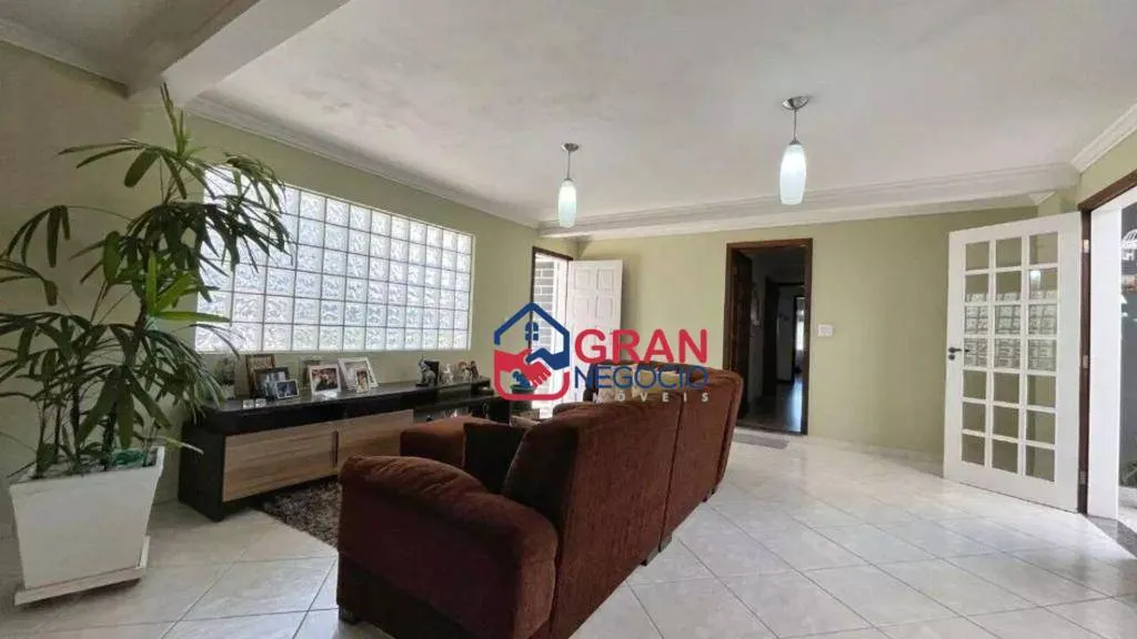 Imagem Casa Térrea Com Amplo Terreno - Santa Felicidade