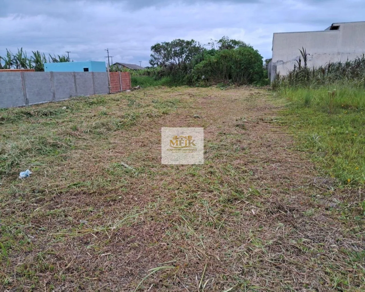 Terreno de 450 m² à venda em Atami Sul